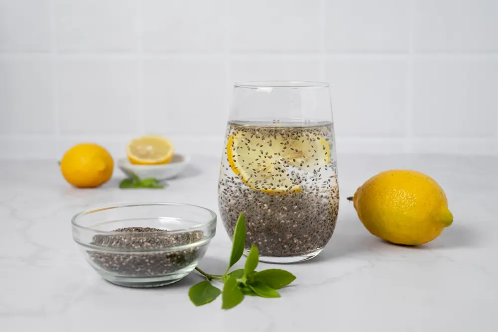 چگونه از دانه چیا برای لاغری استفاده کنیم؟ (راهنمای عملی + بهترین زمان مصرف)